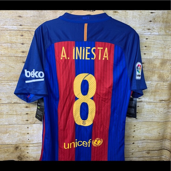 andres iniesta barcelona jersey